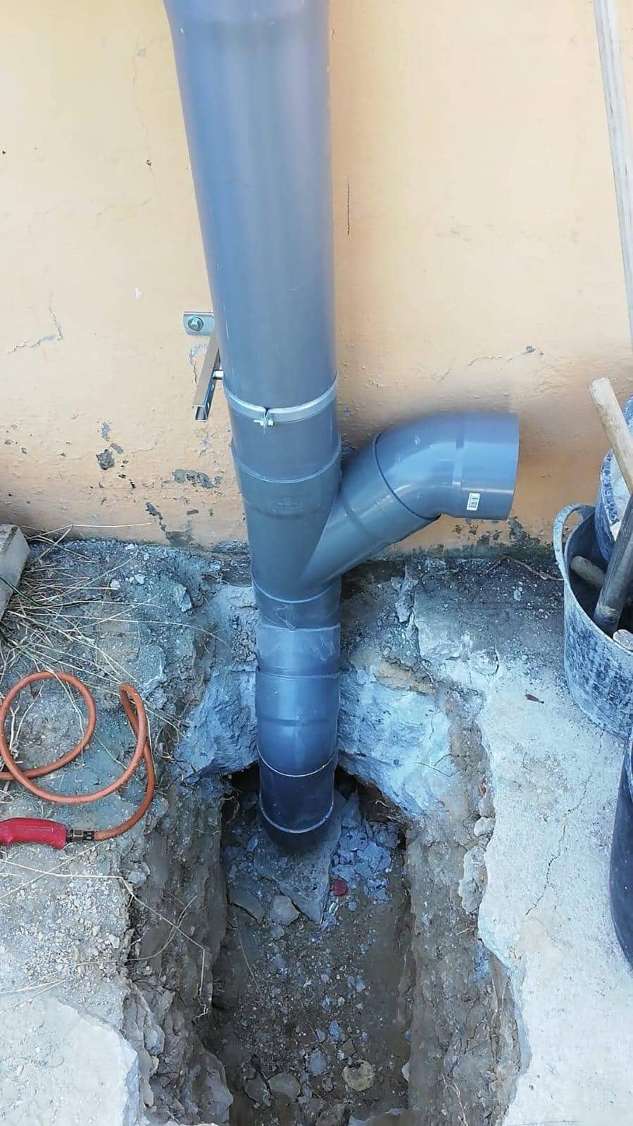 Bajante de PVC reinstalado por Fontaneros AL Rescate