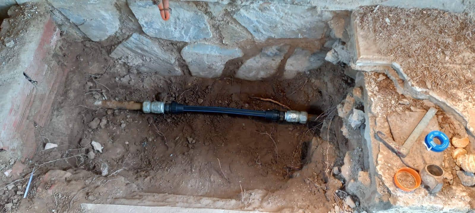 Reparación de tubería de polietileno enterrada